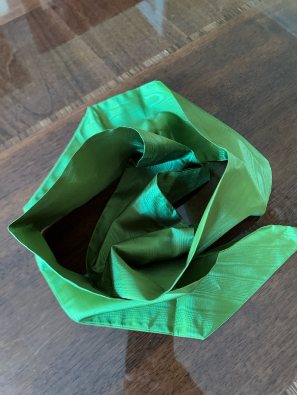 Green Satin Scarf 4“ x 41“ vintage, tapered, pointed ends double sided